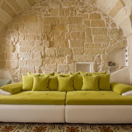 Explore The Historic City On Foot From An Old Town House Lecce Eksteriør billede
