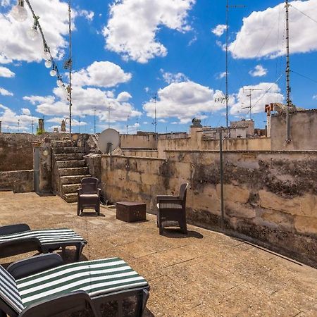Explore The Historic City On Foot From An Old Town House Lecce Eksteriør billede