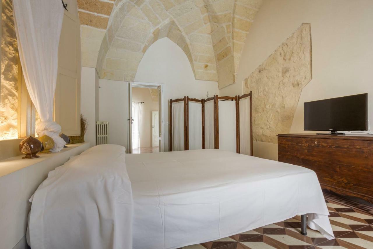 Explore The Historic City On Foot From An Old Town House Lecce Eksteriør billede