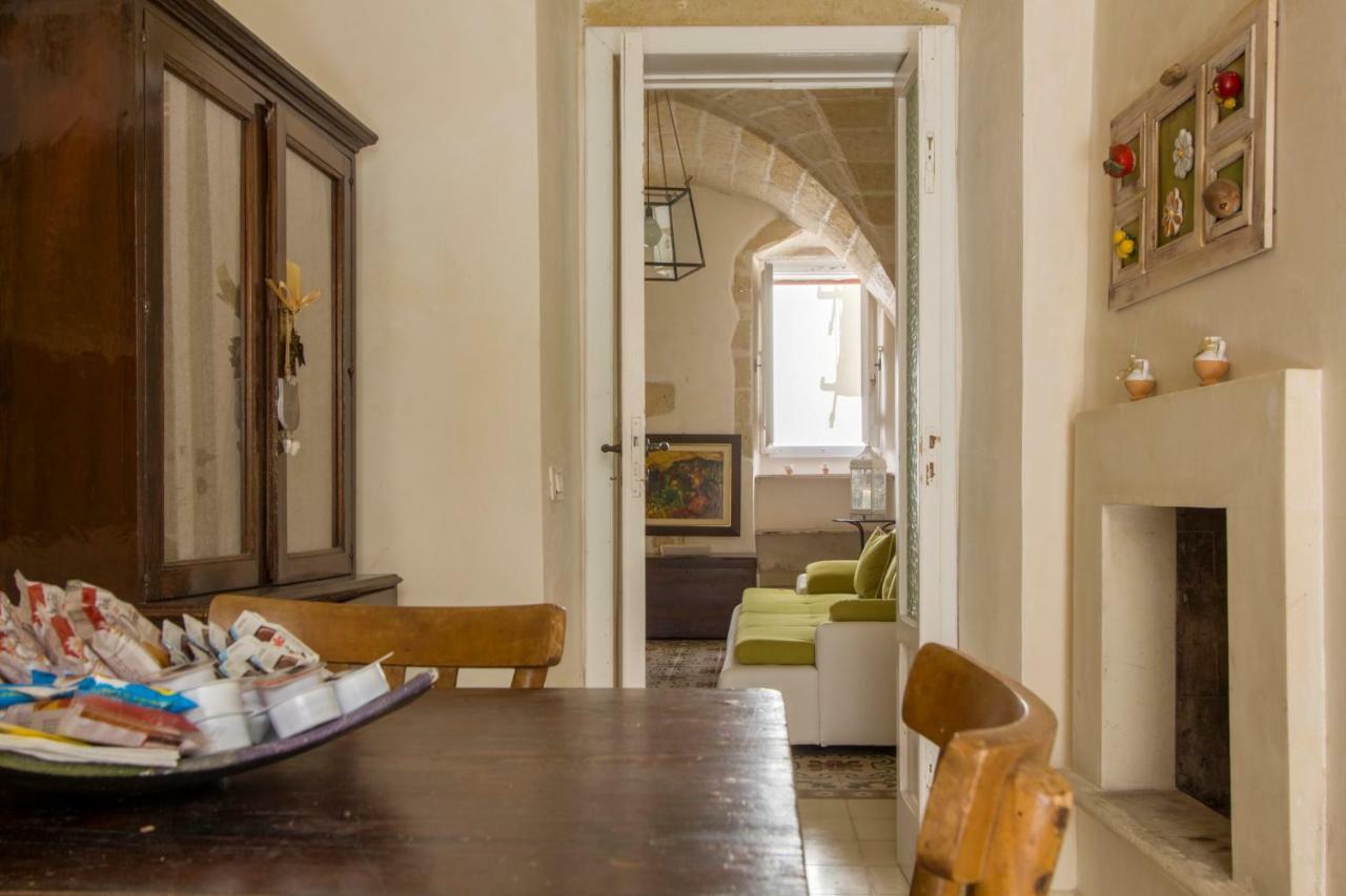 Explore The Historic City On Foot From An Old Town House Lecce Eksteriør billede