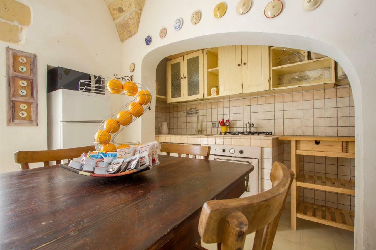 Explore The Historic City On Foot From An Old Town House Lecce Eksteriør billede