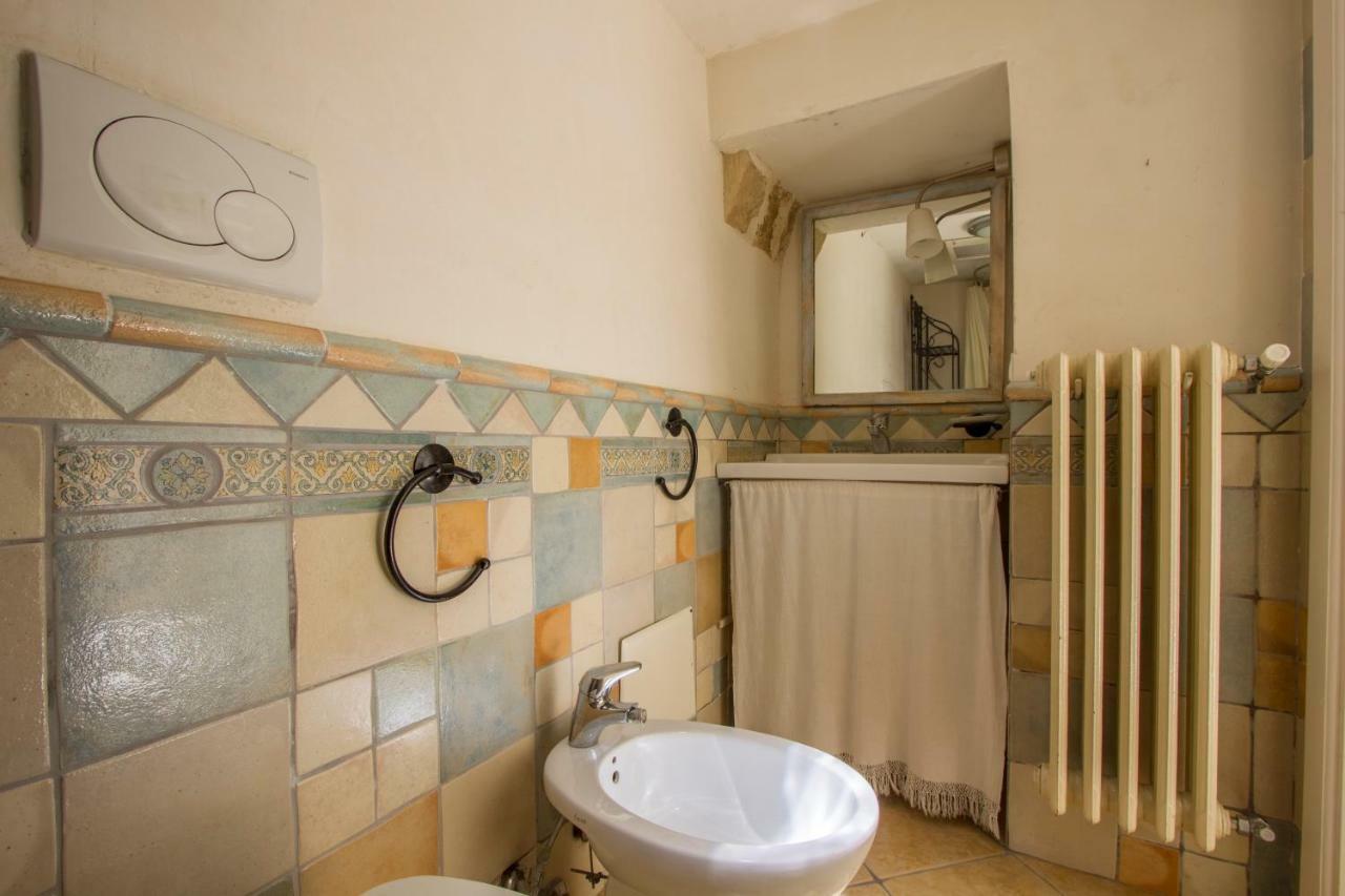 Explore The Historic City On Foot From An Old Town House Lecce Eksteriør billede