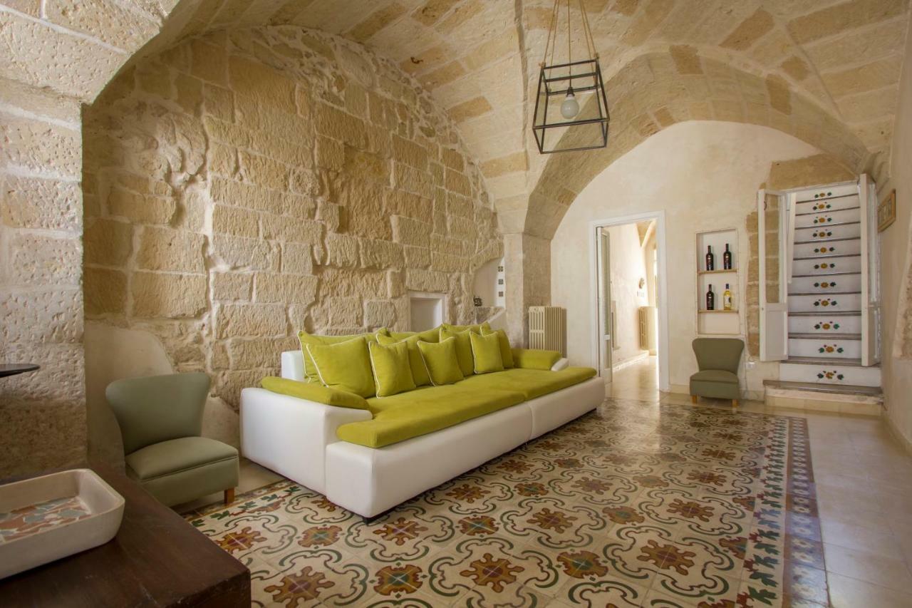 Explore The Historic City On Foot From An Old Town House Lecce Eksteriør billede