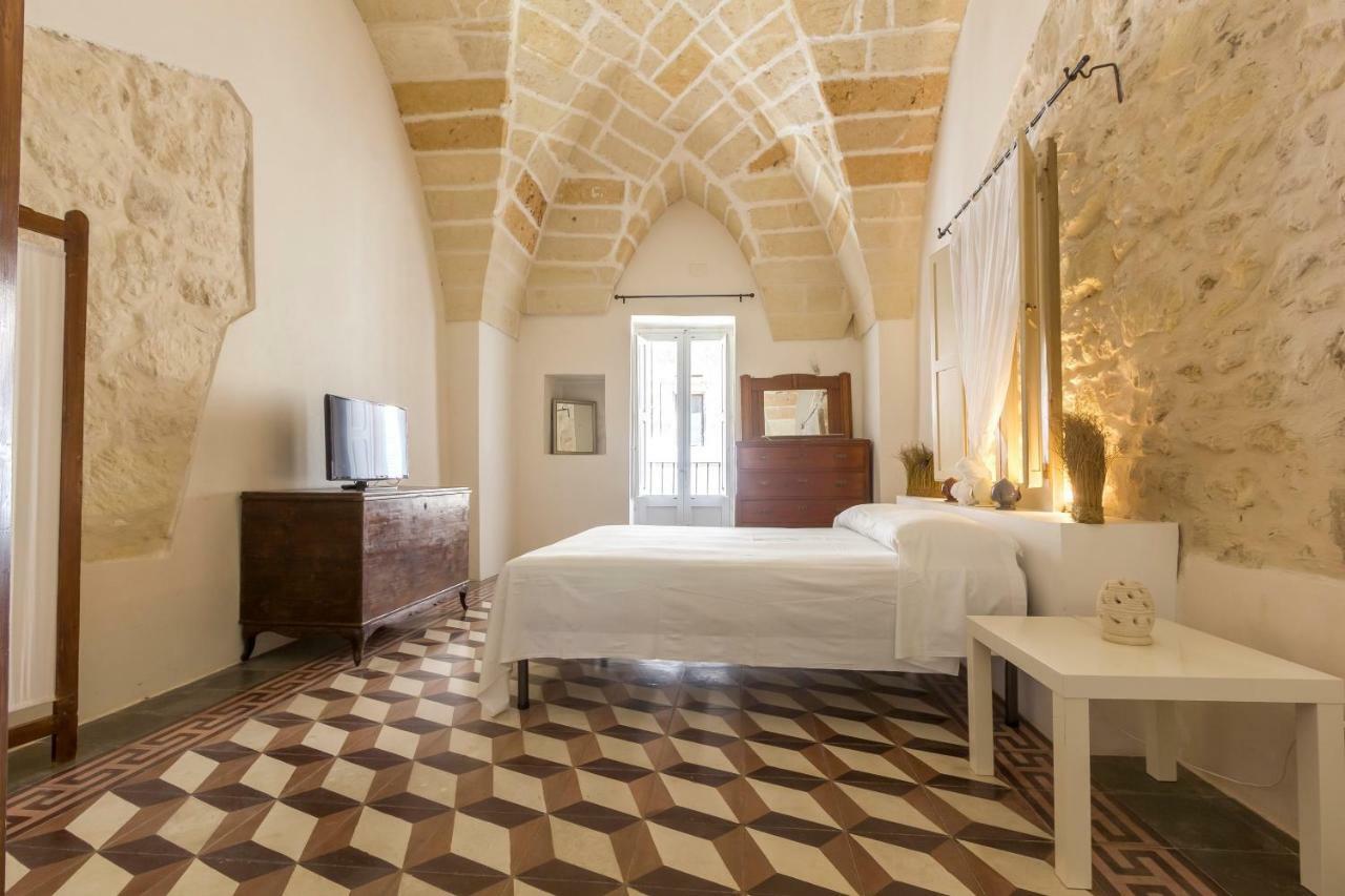 Explore The Historic City On Foot From An Old Town House Lecce Eksteriør billede