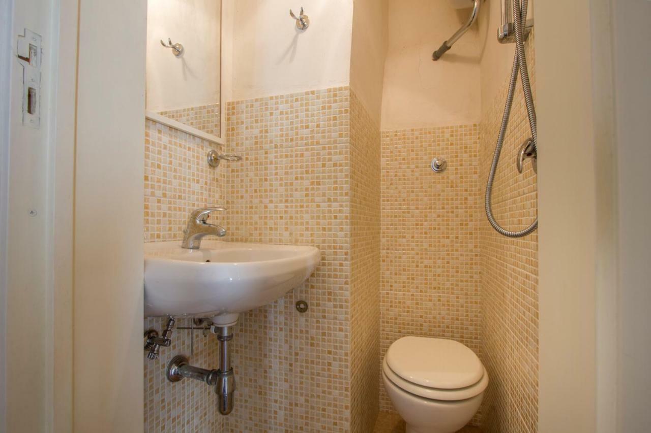 Explore The Historic City On Foot From An Old Town House Lecce Eksteriør billede