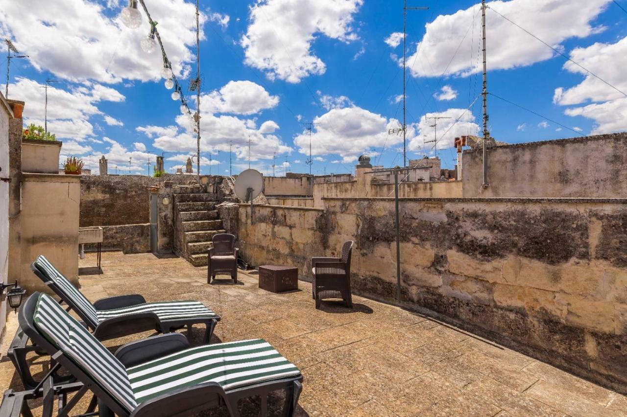 Explore The Historic City On Foot From An Old Town House Lecce Eksteriør billede